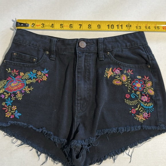 Anthropolpgie BDG High Rise Dree Embroidered Black Denim Shorts - Picture 3 of 15